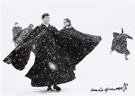Mario Giacomelli 1925-2000 Pretini, dalla serie “Io non ho mani che mi...