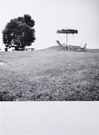 Ugo Mulas 1928-1973 Campanone della Brianza. Vista dell'esterno, albero con...