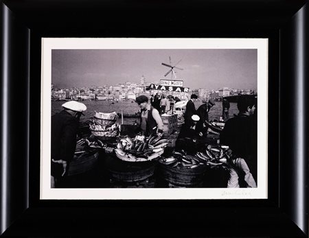 Ara Güler 1928-2018 I pescatori di Eminönü, Istanbul stampa fine art immagine...