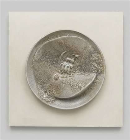 Carlo Zauli (Faenza, 18/08/1926 - Faenza, 14/01/2002) 
Piatto 
Gres Cm piatto 52,5x14; pannello 75x75