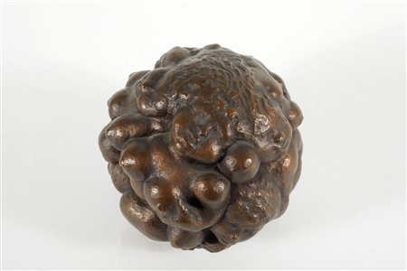 Rudolf Schwaiger (Germania, 1924 - 1979) 
"Senza titolo" 
Scultura sferica in bronzo Cm 16,5x16,5