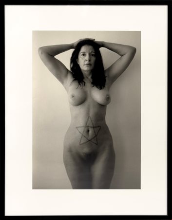 Marina Abramović (Belgrado,  30 novembre 1946 - ) 
Nude with a cut Star 2005
C-Print in bianco e nero 102,5x76,5 cm