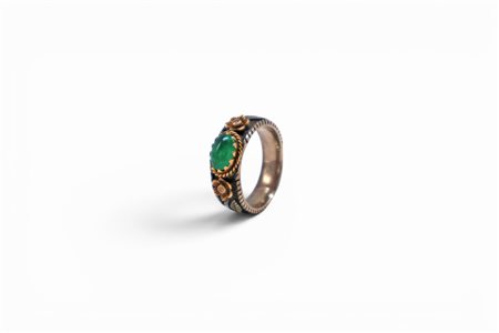 Anello in argento, oro, smeraldo e diamanti
