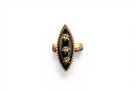 Anello in oro basso con smalto