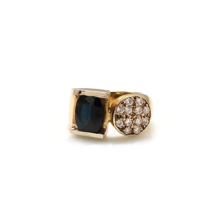 Anello in oro giallo 18 kt con zaffiro e diamante
