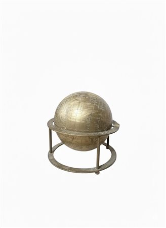 GLOBO TERRESTRE STORICO: Mappamondo da Tavolo in Ottone Massiccio, Stile Nautico Antico Affascinante globo terrestre da tavolo interamente realizzato in ottone massiccio