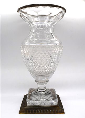 Vaso portafiori in cristallo molato a punte di diamante