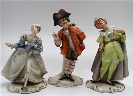 Tre statuette in porcellana policroma in stile Capodimonte