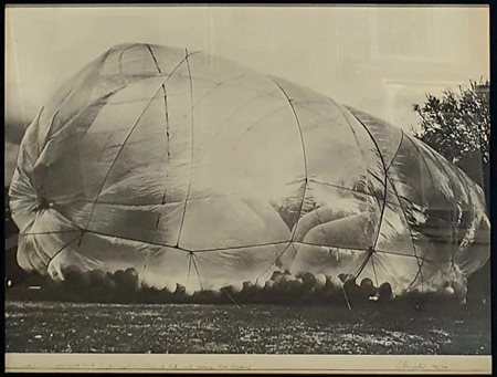 Christo “Cubic Feet Empaquetage” 
