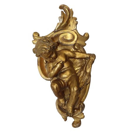 Putto in terracotta dorata a foglia in conchiglia di legno dorato, Fine 19° secolo