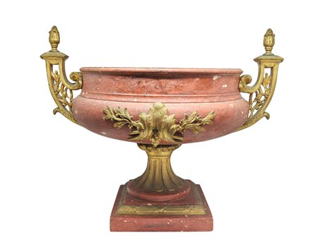 Splendido vaso in marmo rosso con alzata in forma neoclassica , 19° secolo, Napoleon III