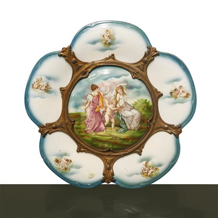 Piatto da muro con putti e dee al centro