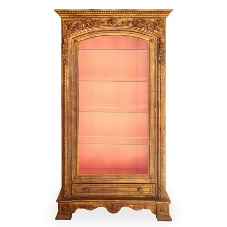 Vetrina in legno dorato a un'anta in vetro con figure neoclassiche, e festoni e grottesche a rilievo , Primi 20° secolo