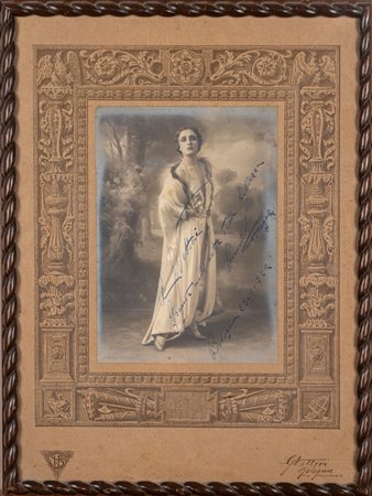 Anna Fougez (9 luglio 1895 - 11 settembre 1966)  - Foto con dedica e firma autografe, 1922