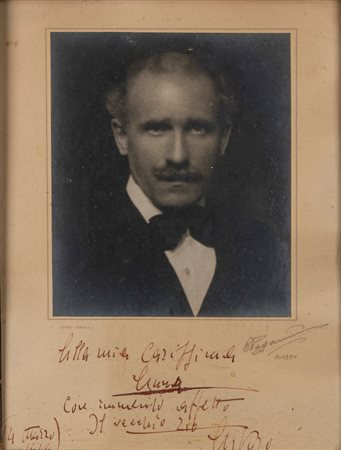 Toscanini, Arturo - Bellissima foto ritratto del maestro e direttore d'orchestra con dedica e firma autografe, 1965