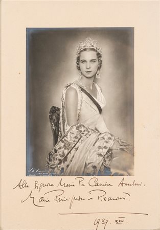 Principessa di Piemonte - Bella foto della Principessa Maria Jose, con dedica e firma autografe, in cornice coronata, 1939