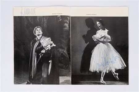 Rudolf Nureyev - Margot Fonteyn (Irkutsk 17 marzo 1938 - Parigi 6 gennaio 1993, Hookham 18 maggio 1919 - Hookham 21 febbraio 1991)  - Opuscolo illustrativo "The Royal Ballet" con firme autografe dei due ballerini, 1968
