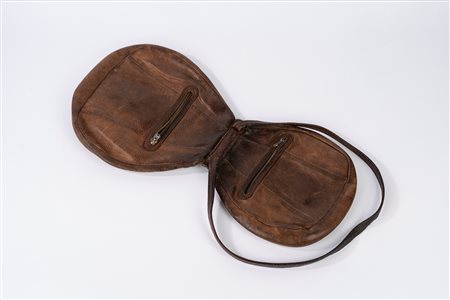 Lucio Dalla (Bologna 1943 - Montreux 2012)  - Borsello in pelle, 1970