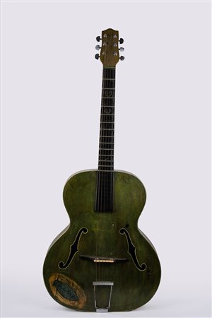 Lucio Battisti (Poggio Bustone 1943 - Milano 1998)  - Chitarra acustica a sei corde, appartenuta a Lucio Battisti, con firma autografa, 1950s