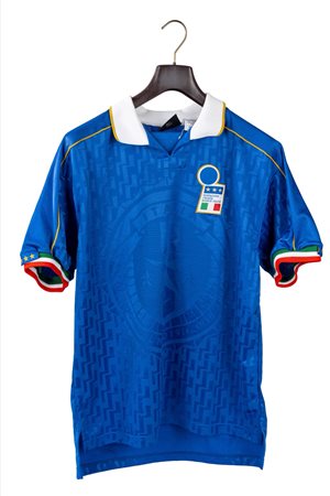 Pierluigi Casiraghi (Monza 4 Marzo 1969)  - Maglia di calcio della Nazionale azzurra, anno 1995, qualificazione agli Europei del 1996, 1995