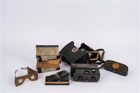 Lotto con fotocamera stereoscopica, lastre fotografiche della Prima Guerra Mondiale ed altre, 1900s