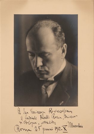 Benito Mussolini - Giovanni Battista Nasalli Rocca (Piacenza 27 agosto 1872 - Bologna 13 marzo 1952)  - Fotografia in bellissima cornice, con dedica e firma autografe, 1932