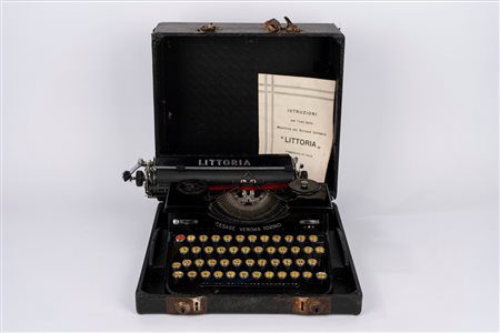Macchina da scrivere LITTORIA , 1932