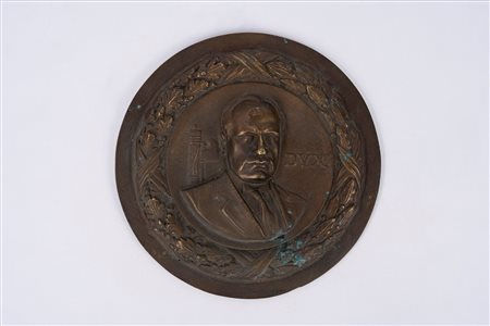Benito Mussolini - Ritratto a mezzo busto del Duce, altorilievo su placca in bronzo