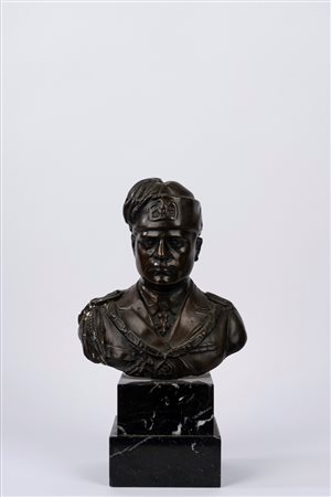 Benito Mussolini - Interessante busto in bronzo di Benito Mussolini, in uniforme da Primo Caporale d'Onore, '900