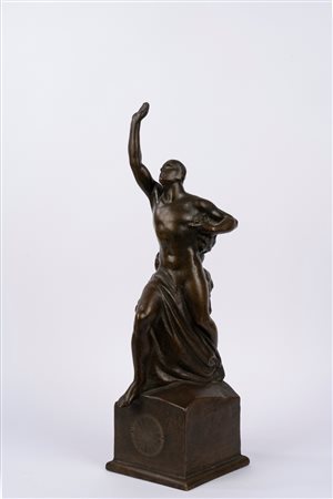 Scultura a tutto tondo in bronzo di un uomo al saluto fascista, non firmata, 1920s
