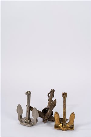 Lotto di tre ancore nautiche in miniatura, inizi '900, 1900s