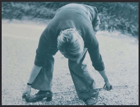 GINA PANE, (1939-1990) Segna Passi 1969 Fotografia, cm 60x80 Al verso su un...