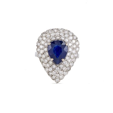 Anello cocktail con design a goccia