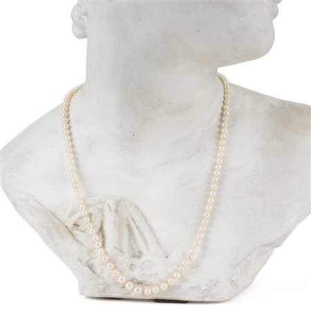 Collana a filo di perle degradé modello Matinée
