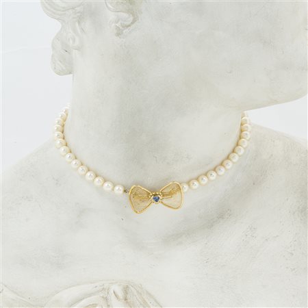 Collana a filo di perle con fiocco