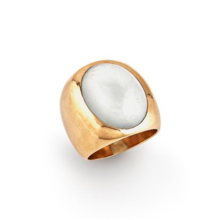 Anello con pietra dura
