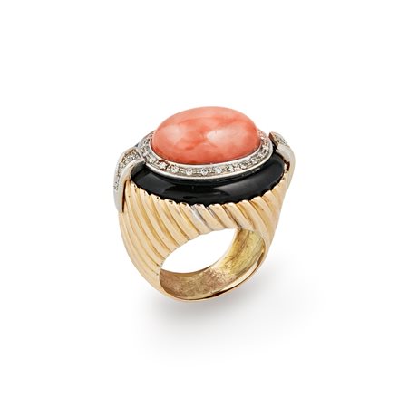 Anello con corallo