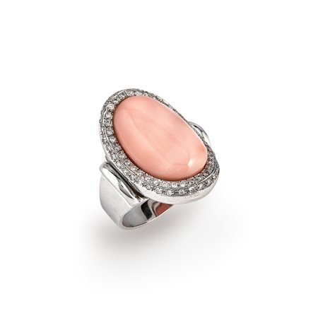 Anello con corallo