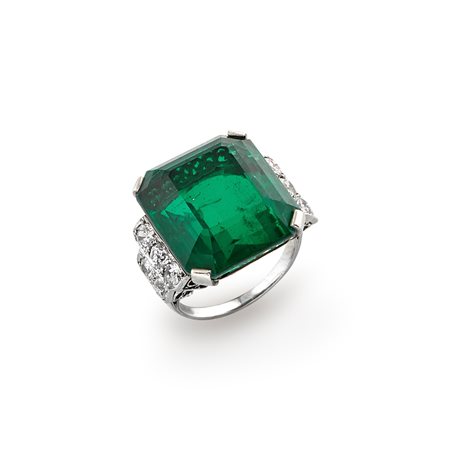 Anello con pasta vitrea
