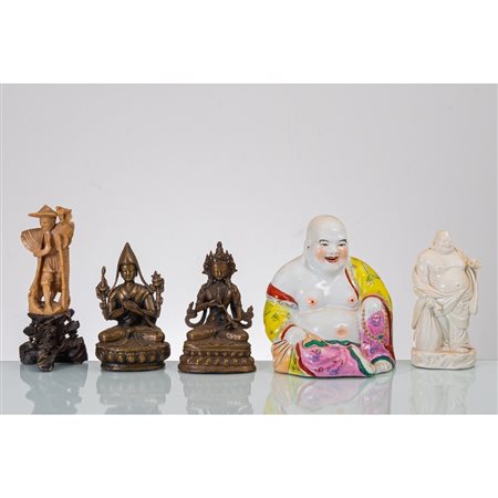 MANIFATTURA ORIENTALE DEL XX SECOLO, Cinque sculture