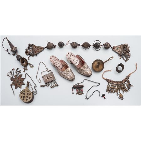 MAN. ORIENTALE E AFRICANA XIX/XX SEC., Oggetti diversa tipologia