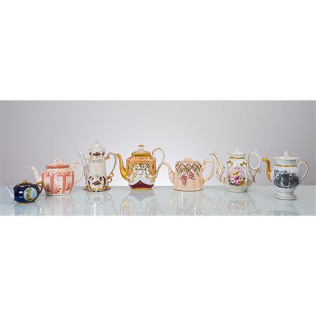 MAN. EUROPEA XIX/XX SEC., Collezione 4 teiere e 3 caffettiere