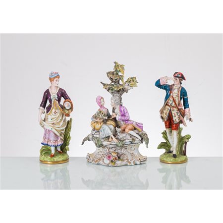 MANIFATTURA DI CAPODIMONTE PRIMA METÀ XX SECOLO, Tre sculture