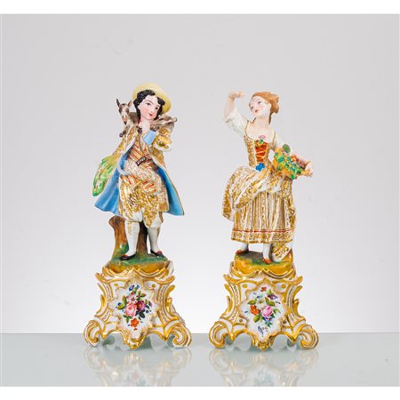 MANIFATTURA VECCHIA PARIGI DEL XIX SECOLO, Coppia di sculture