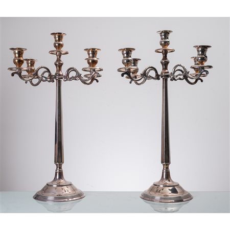 MANIFATTURA EUROPEA DEL XX SECOLO, Coppia di candelabri