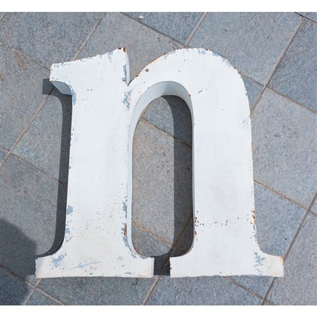 LETTERA SCATOLATA "N" IN FERRO.