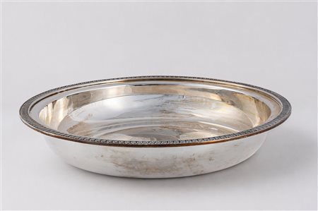 Piatto circolare.Argenteria artistica italiana del XX secolo.Argento fuso e...
