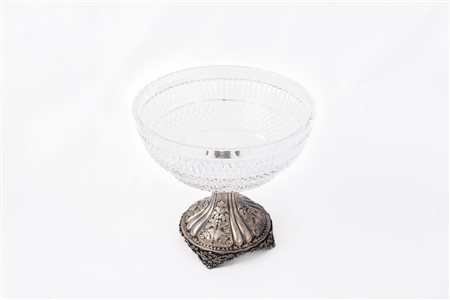 Alzata.Argenteria artistica italiana del XX secolo.Base in argento fuso e...
