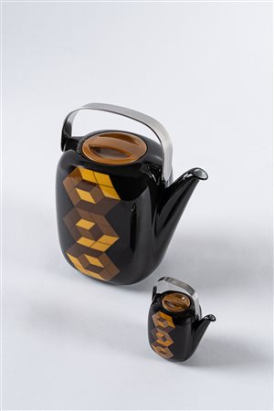 Due teiere da collezione, designer Victor Vasarely e Timo Sarpaneva.Germania,...