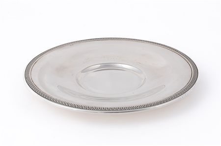 Piccolo piatto circolare.Argenteria artistica italiana del XX secolo.Argento...